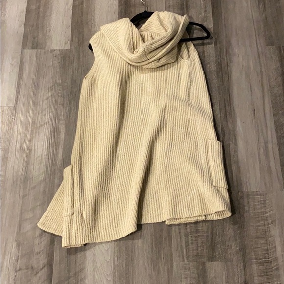 Sleeves hooded sweater with pockets - Picture 2 of 2